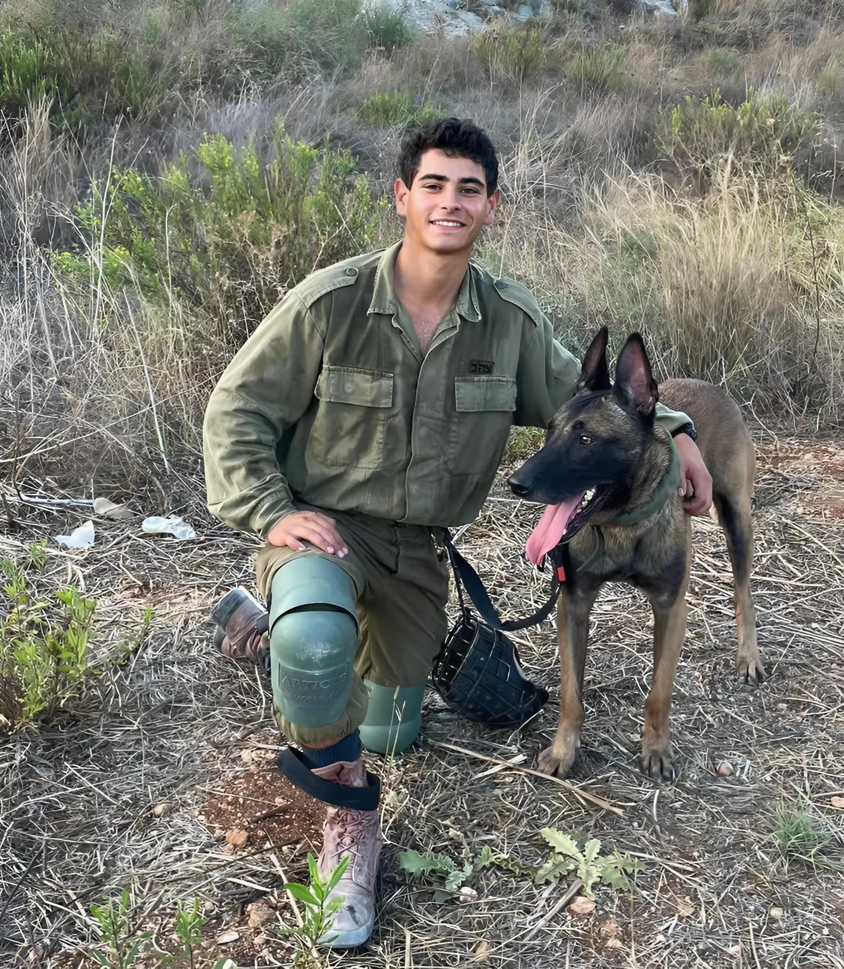 דויד ששון ז״ל עם סיטקה בשטח